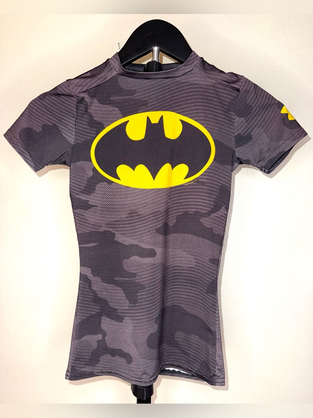 Under Armour Kids HeatGear Alter Ego Batman compression shirt, size S